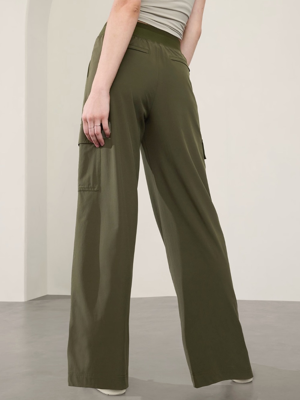 ATHLETA ‘Brooklyn Heights High-Rise Cargo Pants' in Aspen Olive
